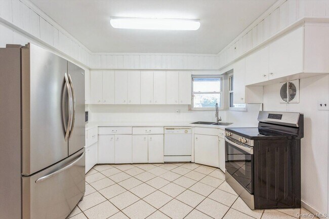 Building Photo - 1 Sutton Pl