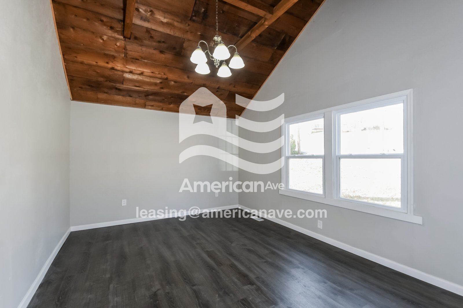 Building Photo - 3402 Longview Dr