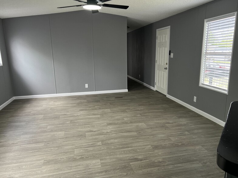 Building Photo - 750 Silent Valley Rd