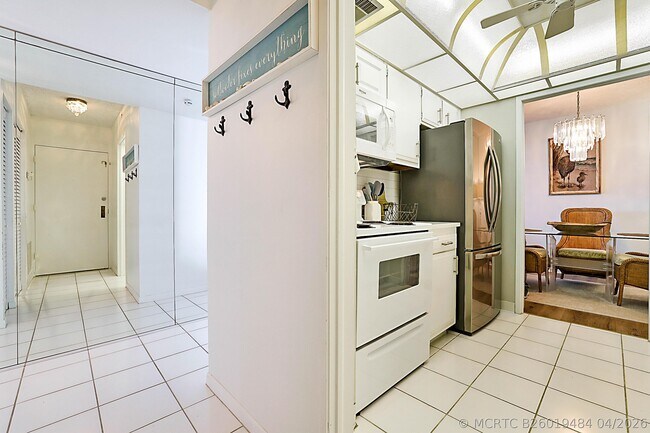 Building Photo - 2121 N Ocean Blvd
