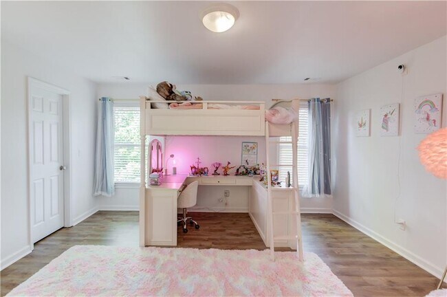 Building Photo - 2870 Roanoke Rd