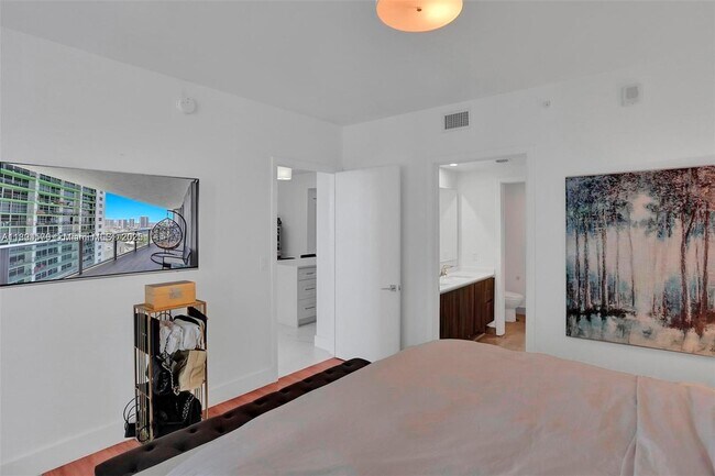 Building Photo - 488 NE 18th St