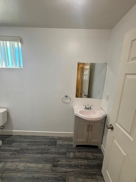 Building Photo - 457 E 30th St