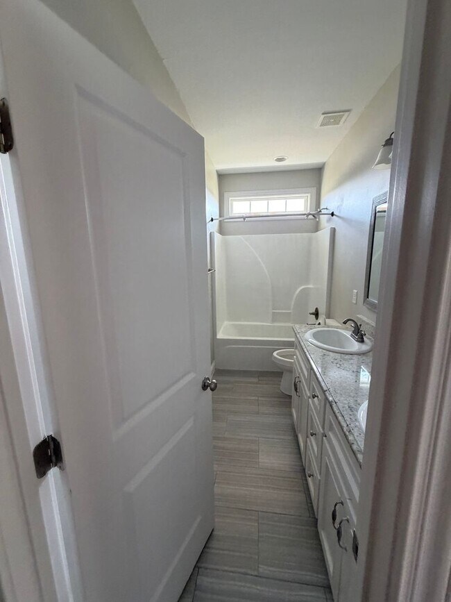 Building Photo - Home in Hahira