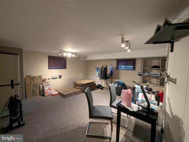 Building Photo - 419 Kennebec Rd