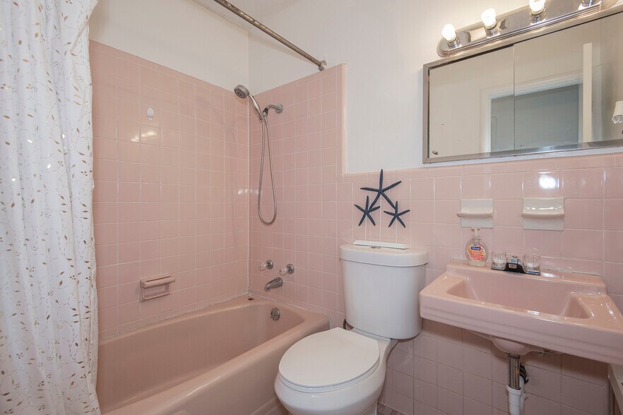 Building Photo - 3831 Forest Glen Dr