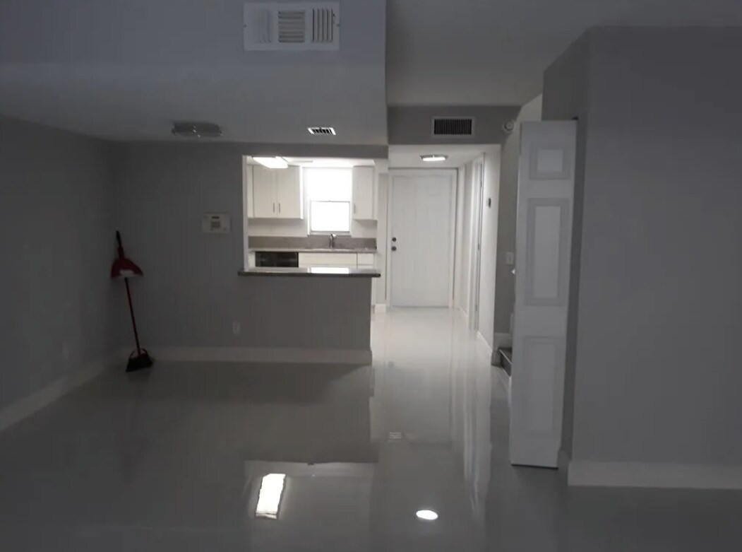 Building Photo - 4158 SW 66th Way