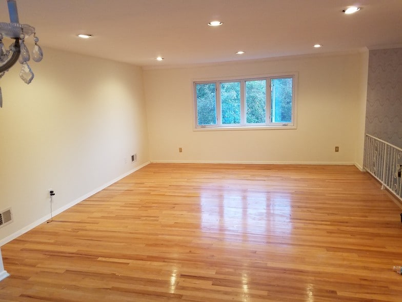 Building Photo - 32 Mitchell Ave