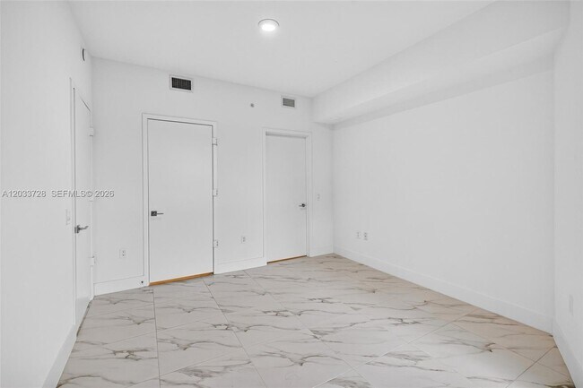 Building Photo - 2000 Metropica Wy