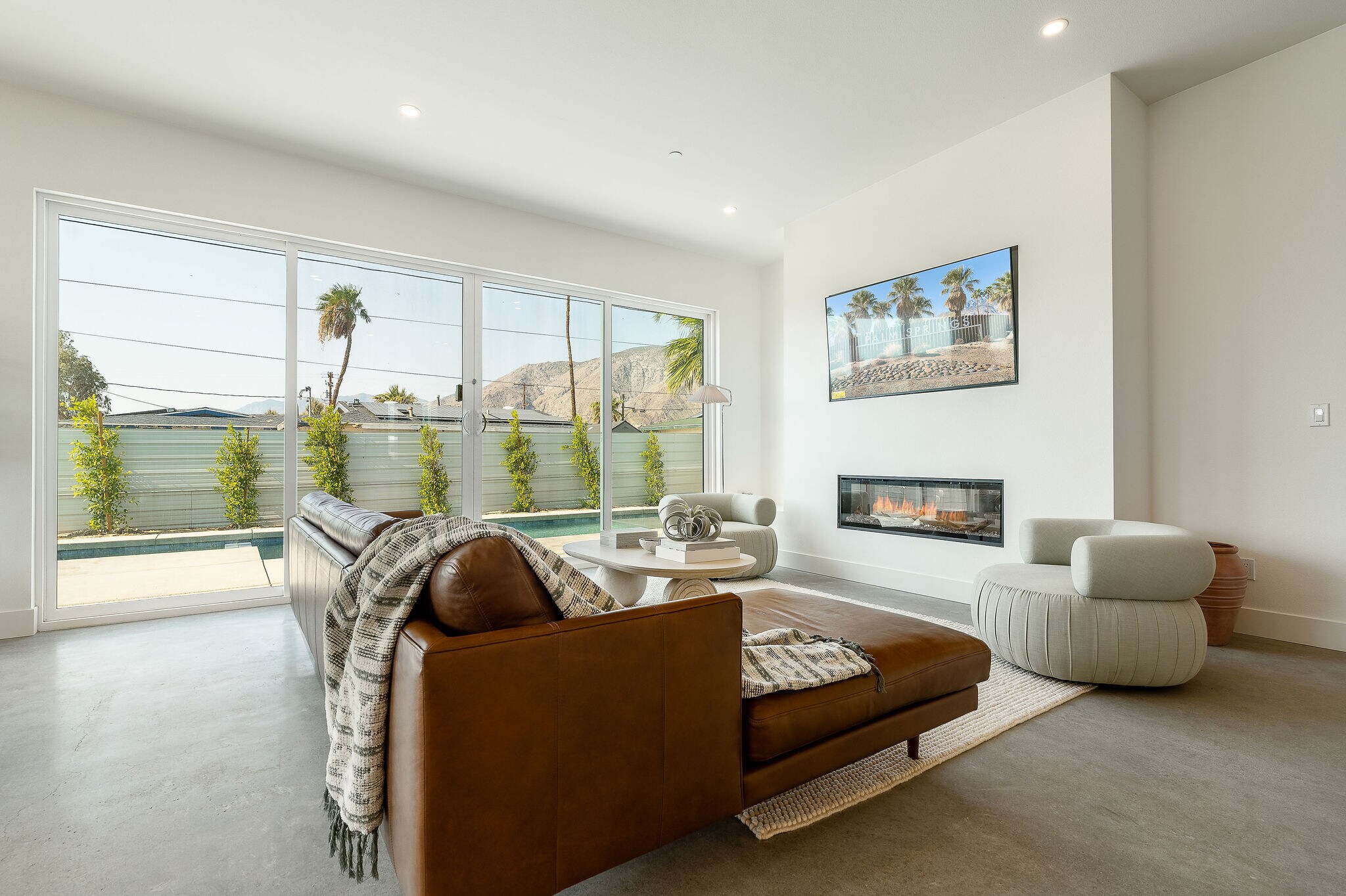 Building Photo - 361 W Sunview Ave