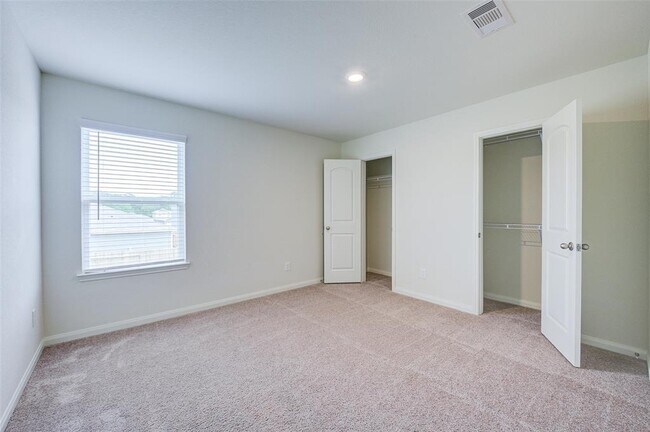Building Photo - 28057 Irving Dr