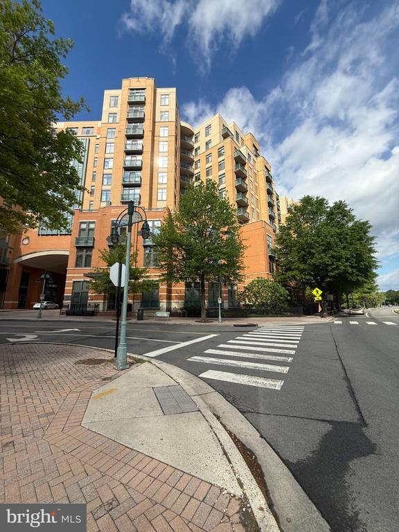 Building Photo - 2720 S Arlington Mill Dr