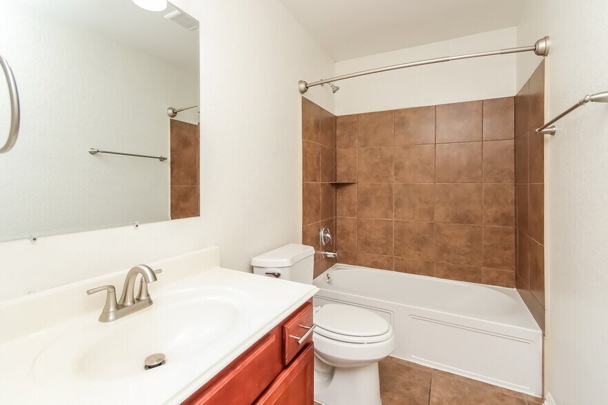 Building Photo - 5326 Rio Dr