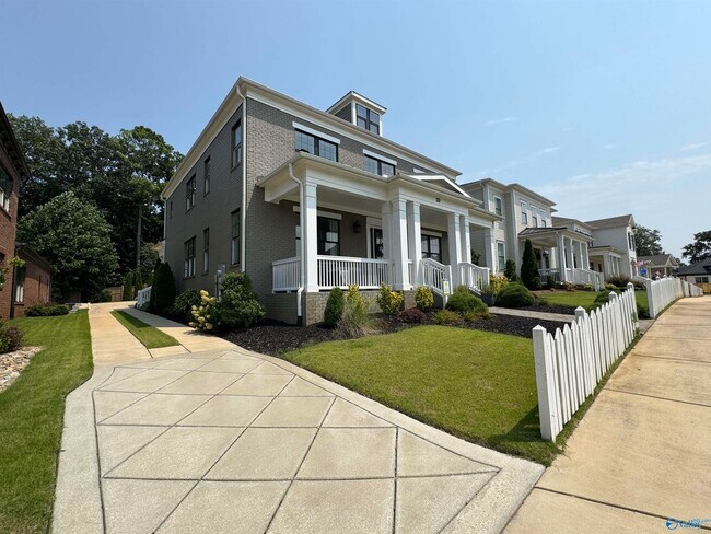 Building Photo - 133 Bienville St
