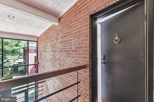 Building Photo - 2702 Dartmouth Rd