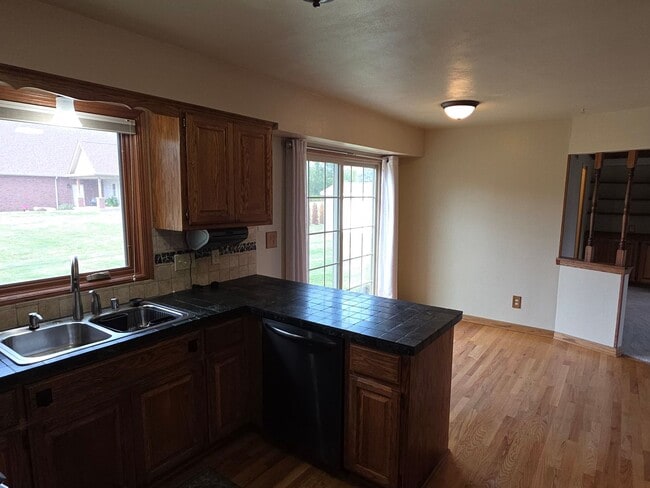 Building Photo - 4 bedroom home in Pleasant Prairie