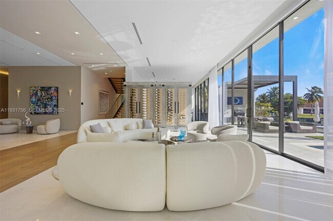 Building Photo - 3260 NE 165th St