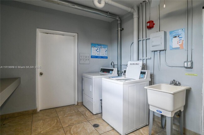 Building Photo - 1425 Atlantic Shores Blvd
