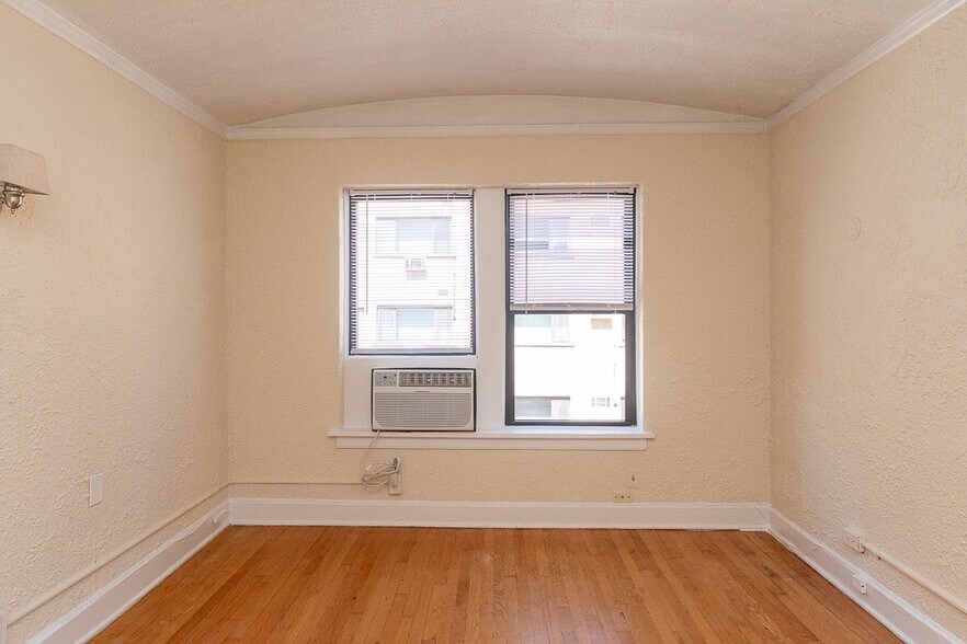 Building Photo - 556 W Arlington Pl