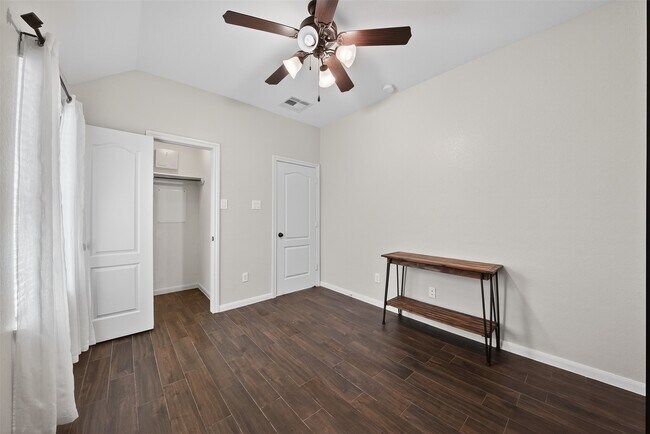Building Photo - 8922 Pinenut Dr
