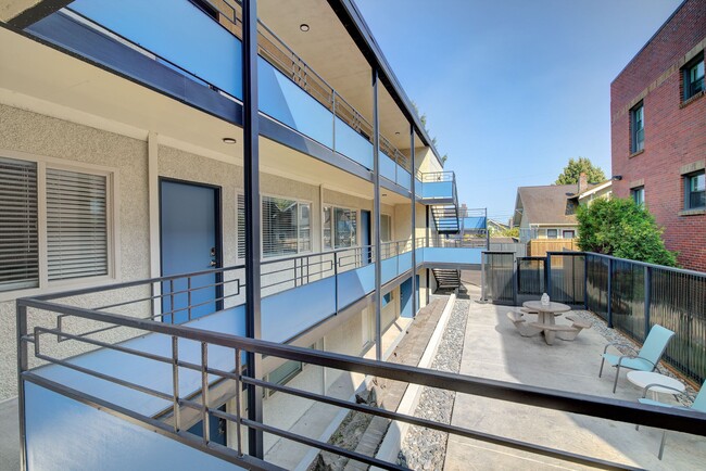 Primary Photo - Spacious 1Bed/1Bath Ground Floor Apartment...