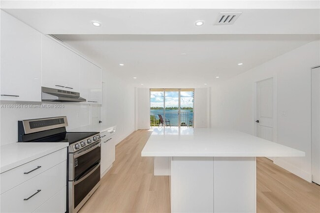 Building Photo - 11111 Biscayne Blvd