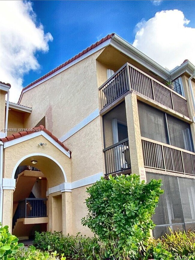 Building Photo - 5641 Riverside Dr