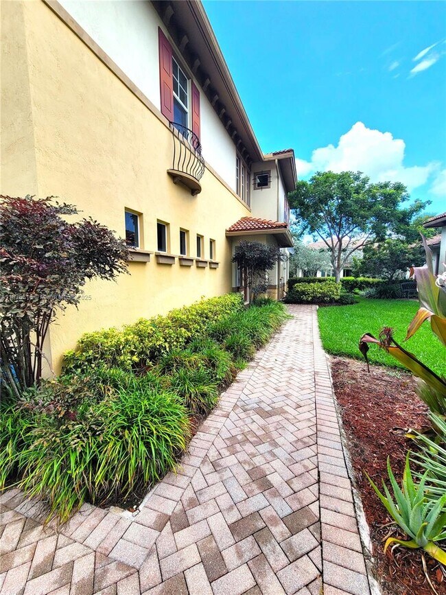 Building Photo - 6033 NW 118th Dr