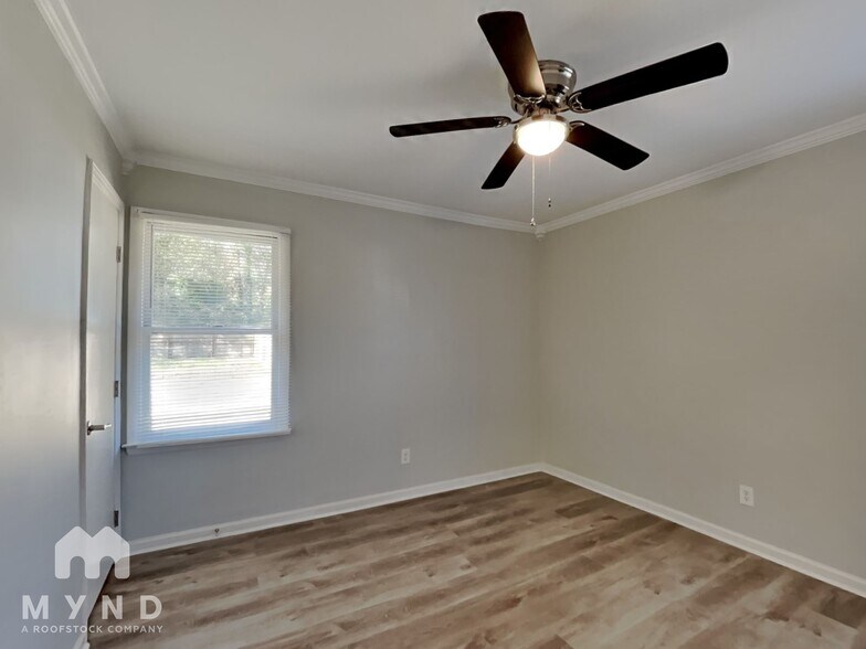 Building Photo - 5720 Raynor Rd