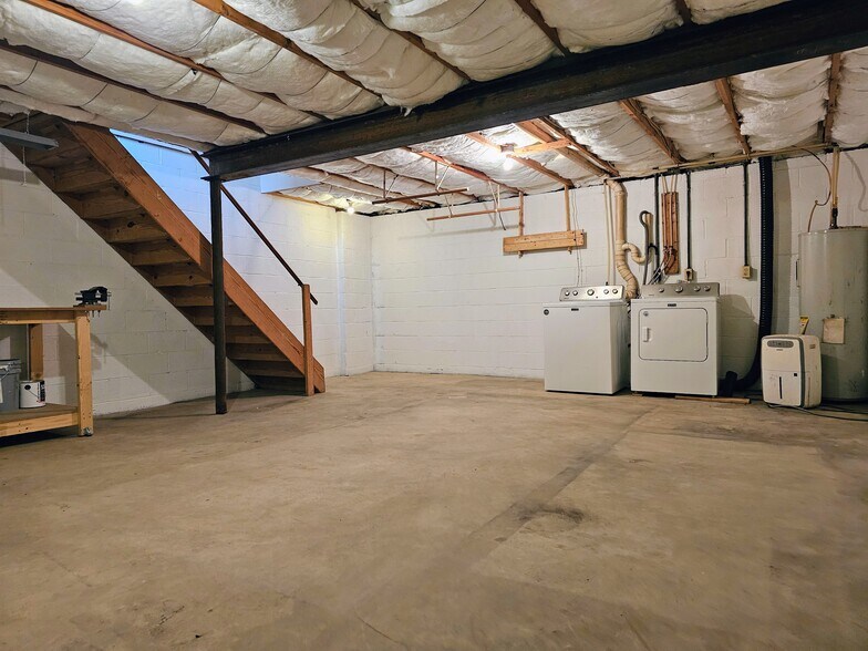 Building Photo - 396 Cardinal Rd