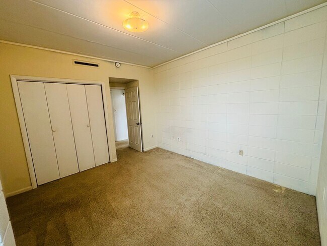 Building Photo - 904 Brightwood Manor Dr
