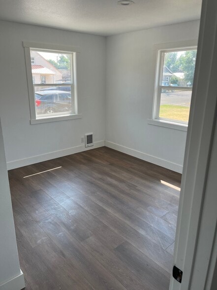 Building Photo - 306 W Antler Ave