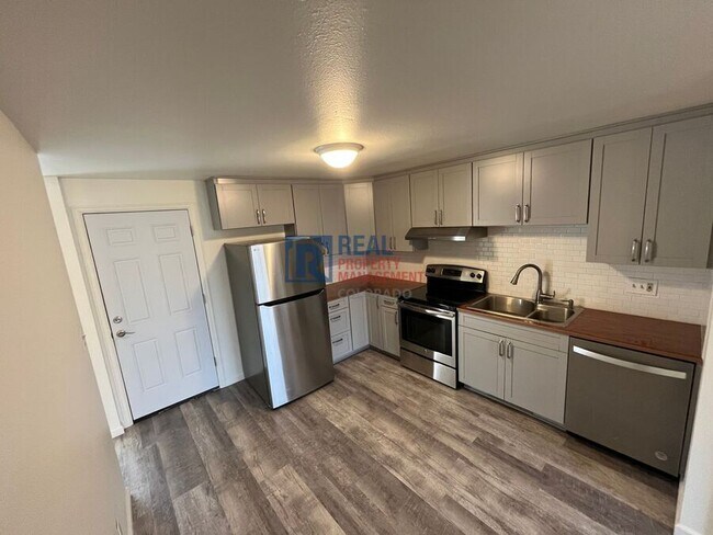 Building Photo - 1312 17th Ave