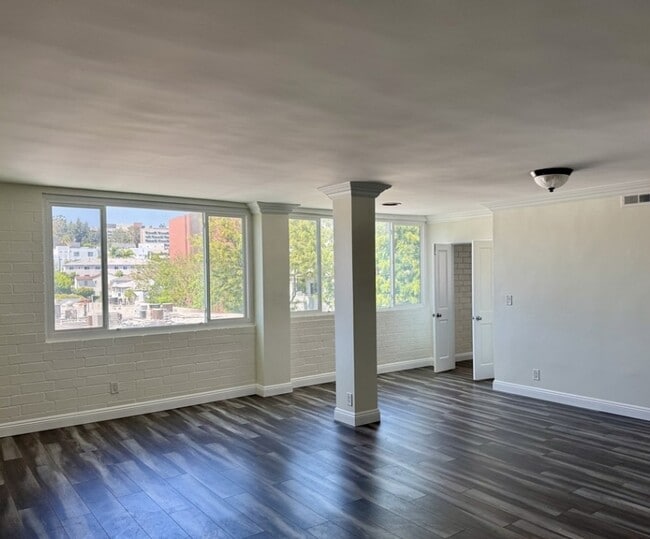 Building Photo - 540 Kelton Ave