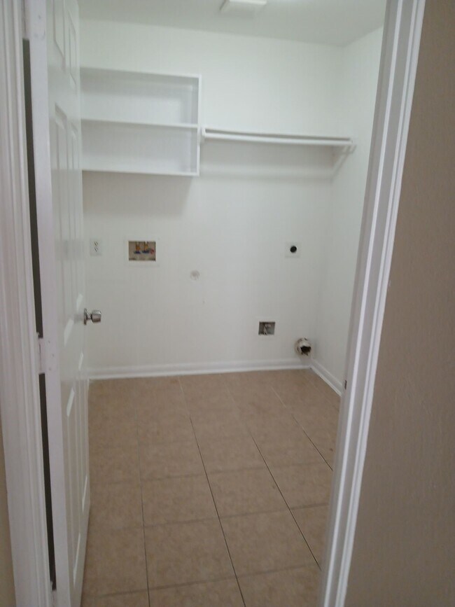 Building Photo - 12906 Regalshire Ct