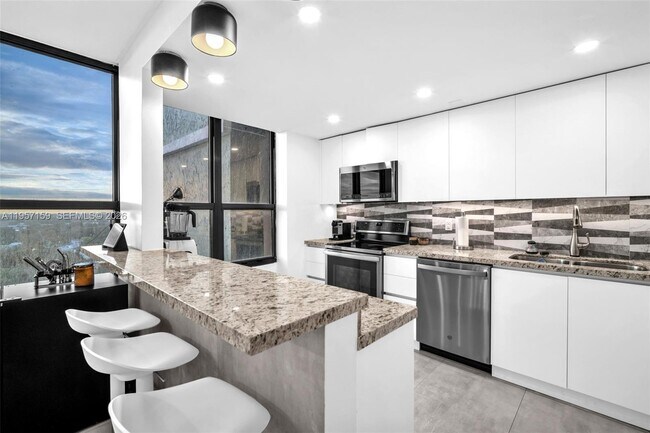 Building Photo - 780 NE 69th St