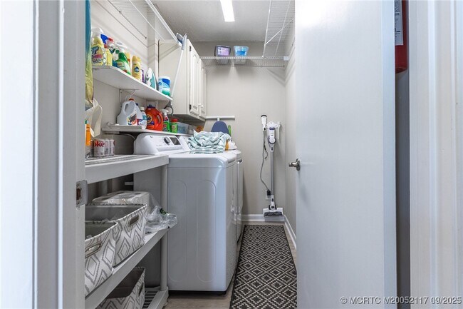 Building Photo - 5596 NE Gulfstream Way