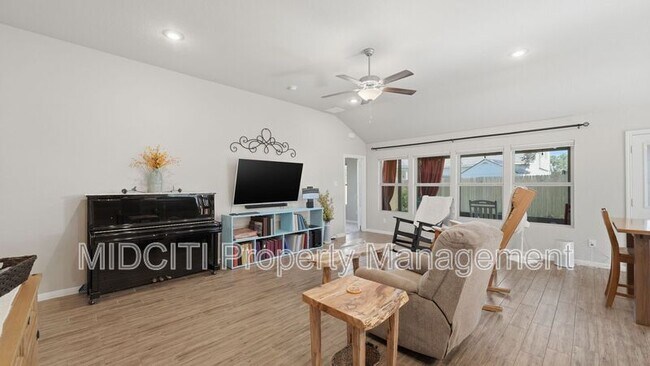 Building Photo - 1116 RIVER WOOD