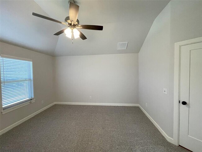 Building Photo - 413 Irish Ln