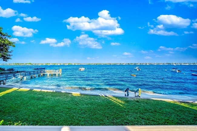 Building Photo - 5600 N Flagler Dr