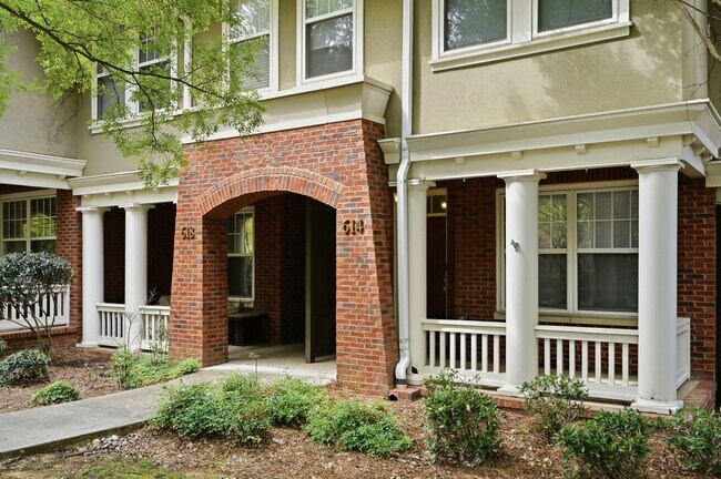 Building Photo - Uptown Charlotte Townhome with Dual Primary Suites