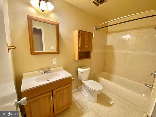 Building Photo - 8864 Walutes Cir