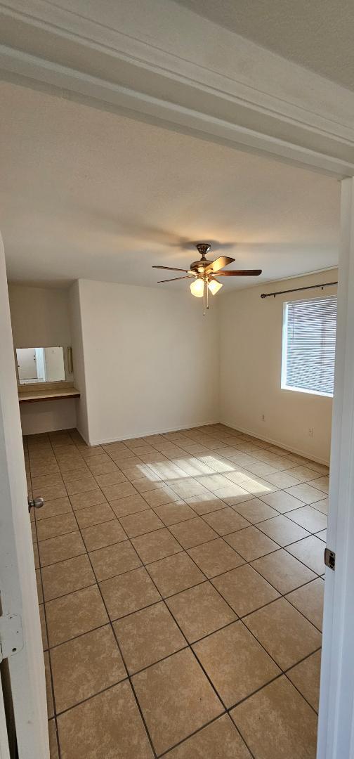 Building Photo - 2064 N Willow Ave