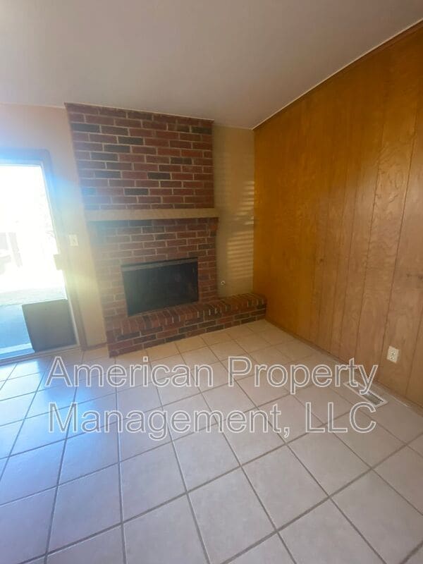 Building Photo - 2111 S Birmingham Ct