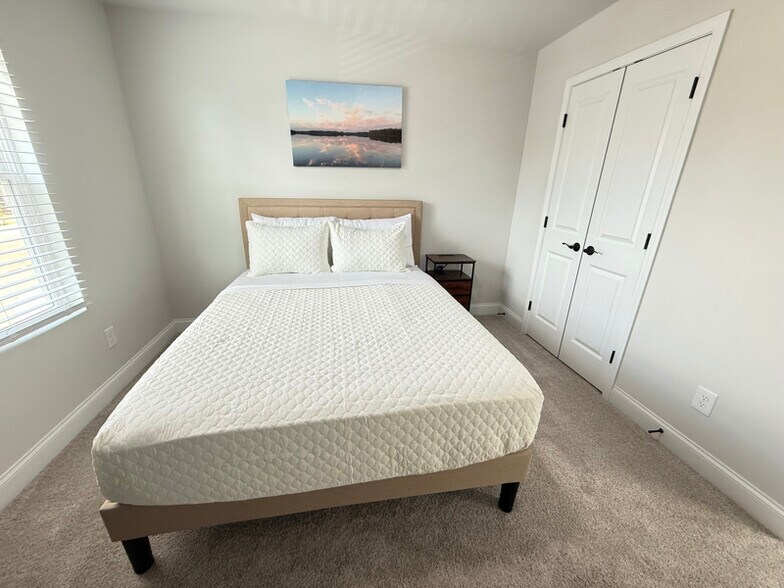 Building Photo - 4045 Grommet Ct