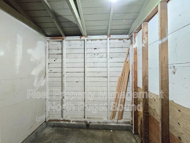 Building Photo - 1713 1st St