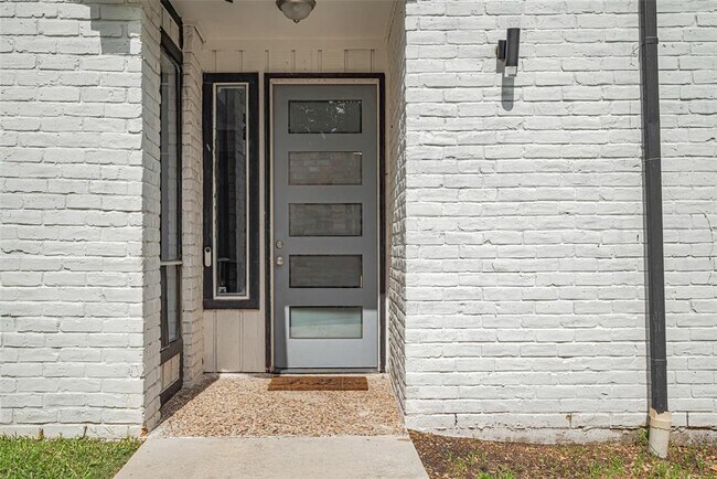 Building Photo - 1014 Fleetwood Pl Dr