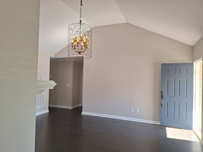 Building Photo - Fantastic Three Bedroom Home in Lexington!