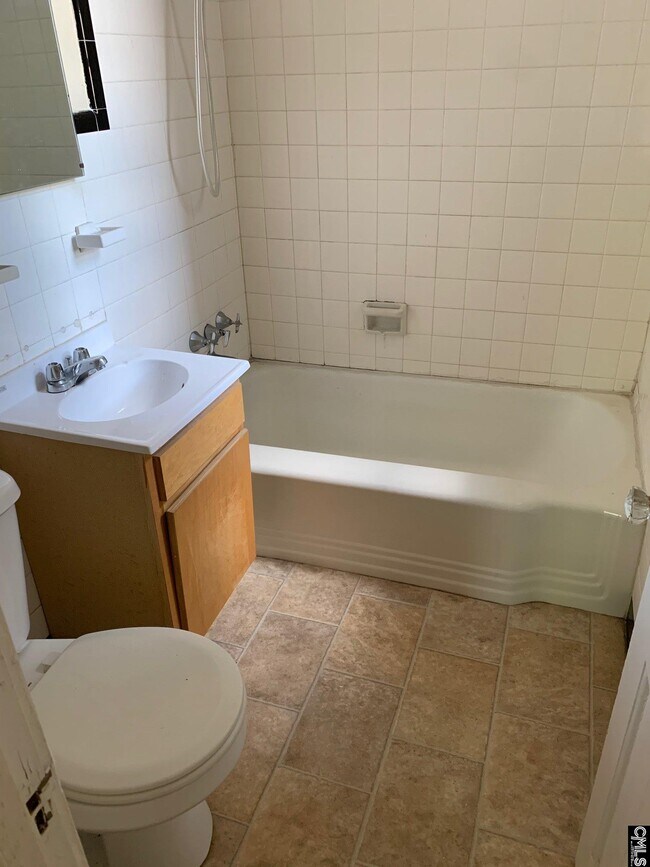 Building Photo - 1006 Marion St