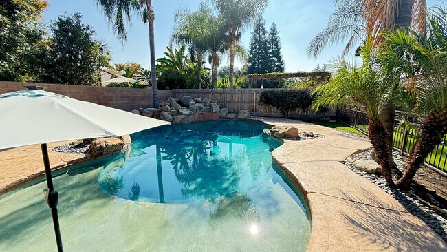 Building Photo - 3 Bedroom, 2 Bathroom Home with Pool locat...